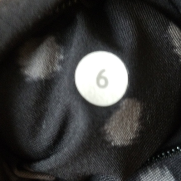 Lululemon 4 inch Reversible shorts - Picture 6 of 8